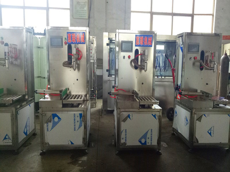 稱(chēng)重式大劑量灌裝機(jī)